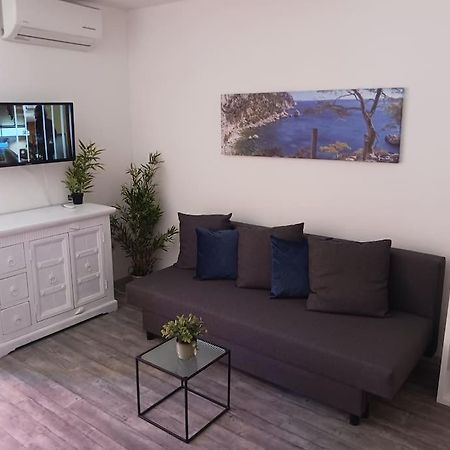 Studio Meuble Bord De Mer Bormes-les-Mimosas Exterior photo